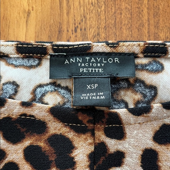 Ann Taylor Leopard Print Top - Picture 2 of 4